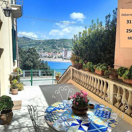 Panoramic Apartments In Villa In Center "The Beach And The Cliff" 1 Агрополи Екстериор снимка