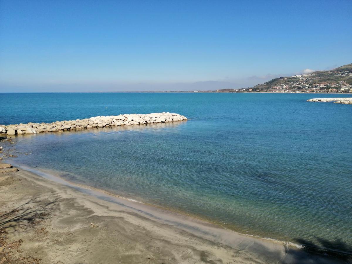 Panoramic Apartments In Villa In Center "The Beach And The Cliff" 1 Агрополи Екстериор снимка