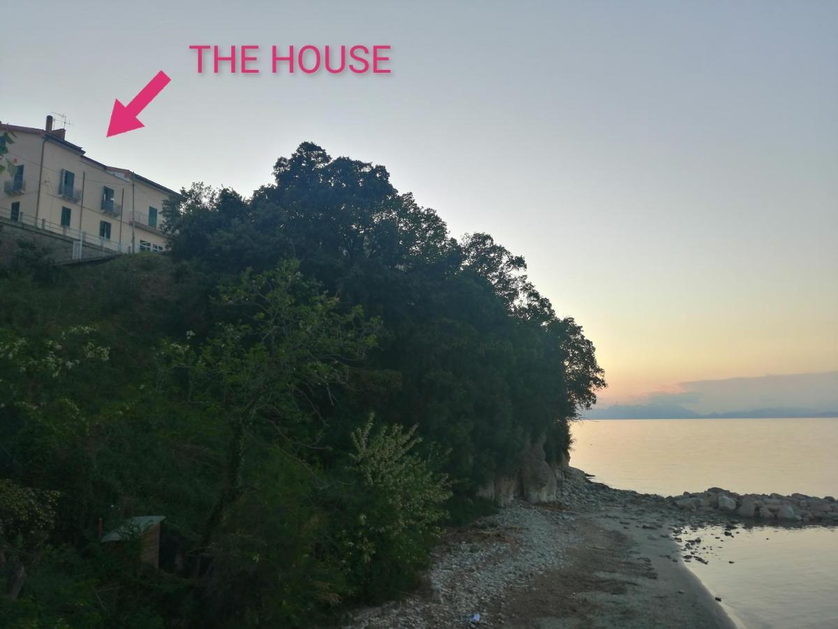 Panoramic Apartments In Villa In Center "The Beach And The Cliff" 1 Агрополи Екстериор снимка