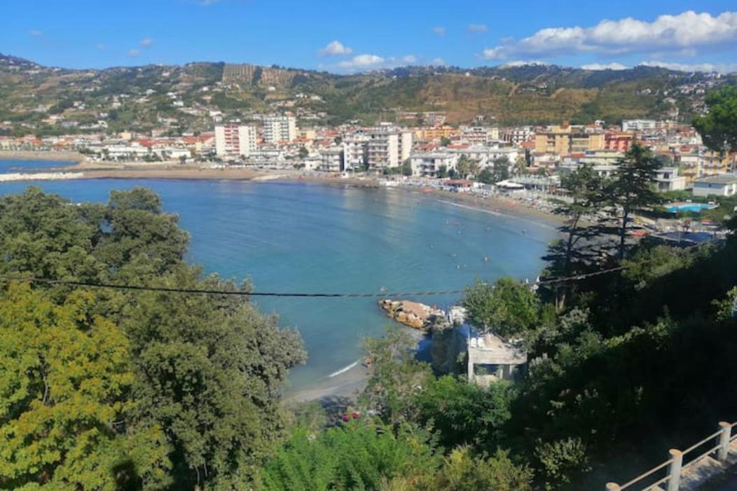 Panoramic Apartments In Villa In Center "The Beach And The Cliff" 1 Агрополи Екстериор снимка
