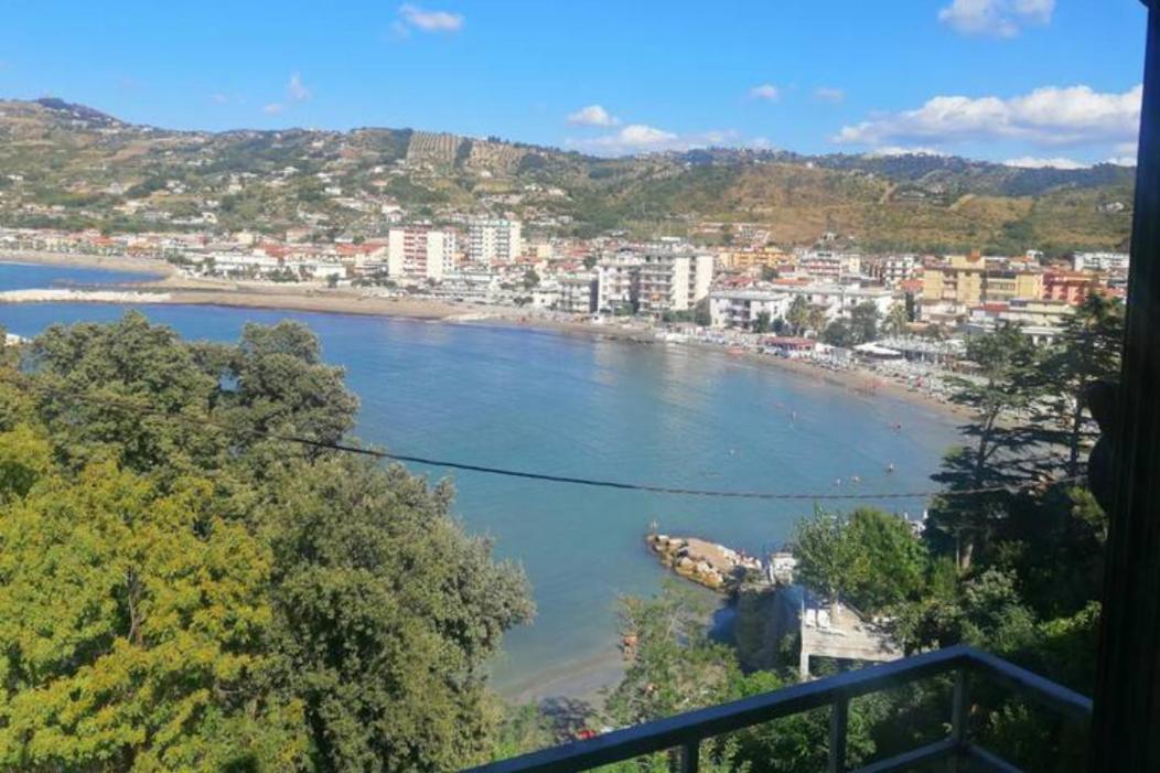 Panoramic Apartments In Villa In Center "The Beach And The Cliff" 1 Агрополи Екстериор снимка