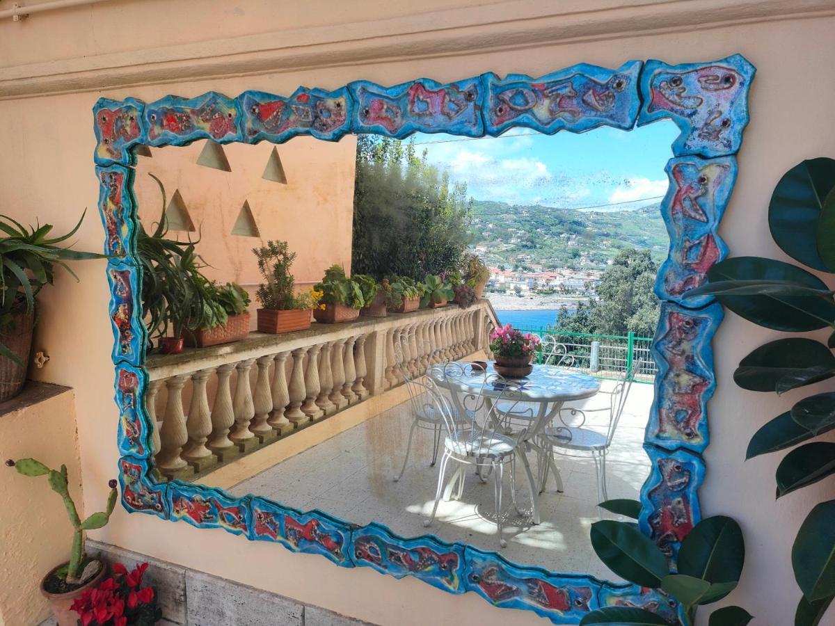 Panoramic Apartments In Villa In Center "The Beach And The Cliff" 1 Агрополи Екстериор снимка