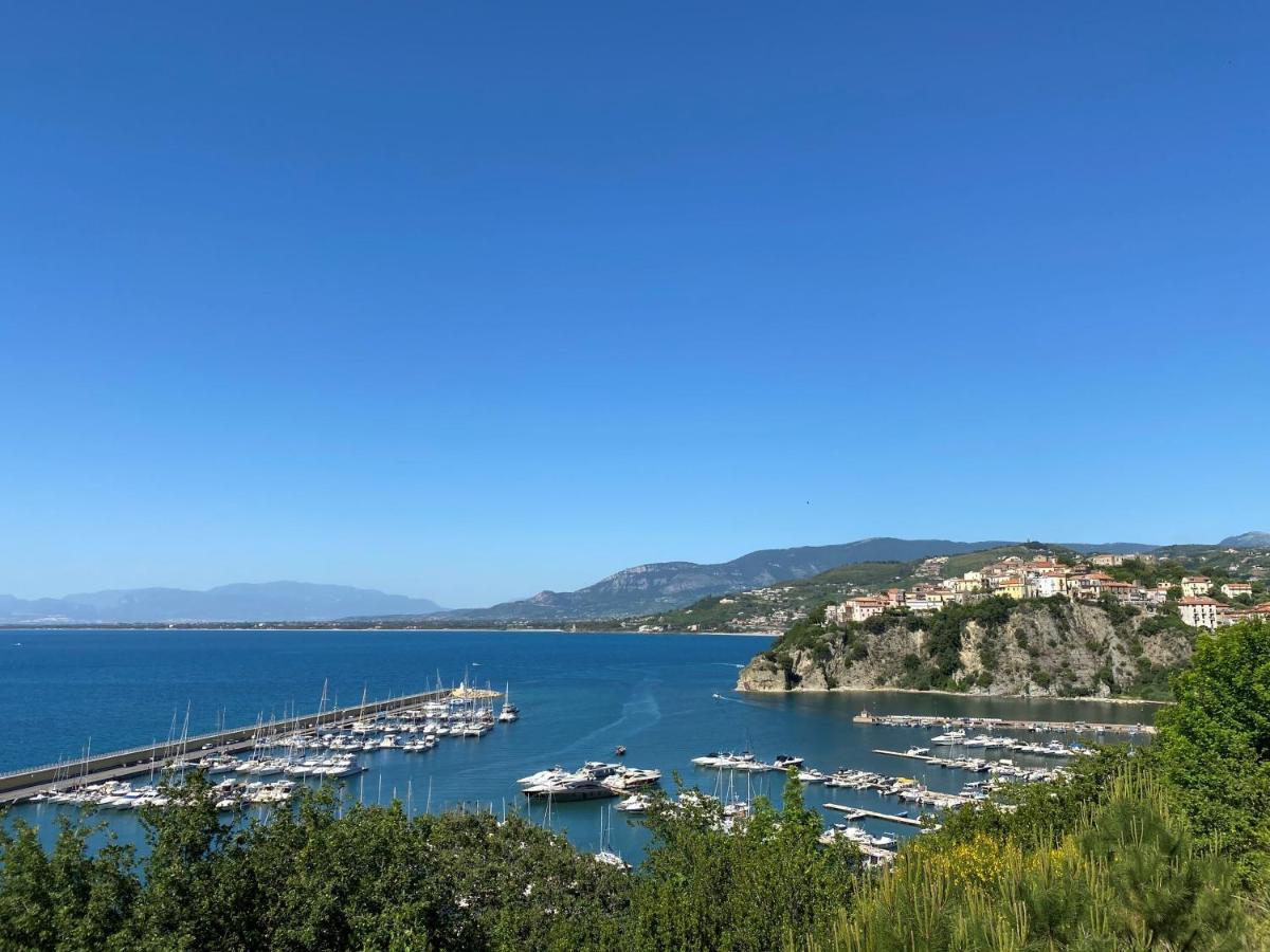 Panoramic Apartments In Villa In Center "The Beach And The Cliff" 1 Агрополи Екстериор снимка
