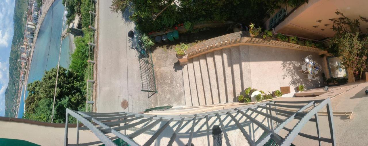 Panoramic Apartments In Villa In Center "The Beach And The Cliff" 1 Агрополи Екстериор снимка