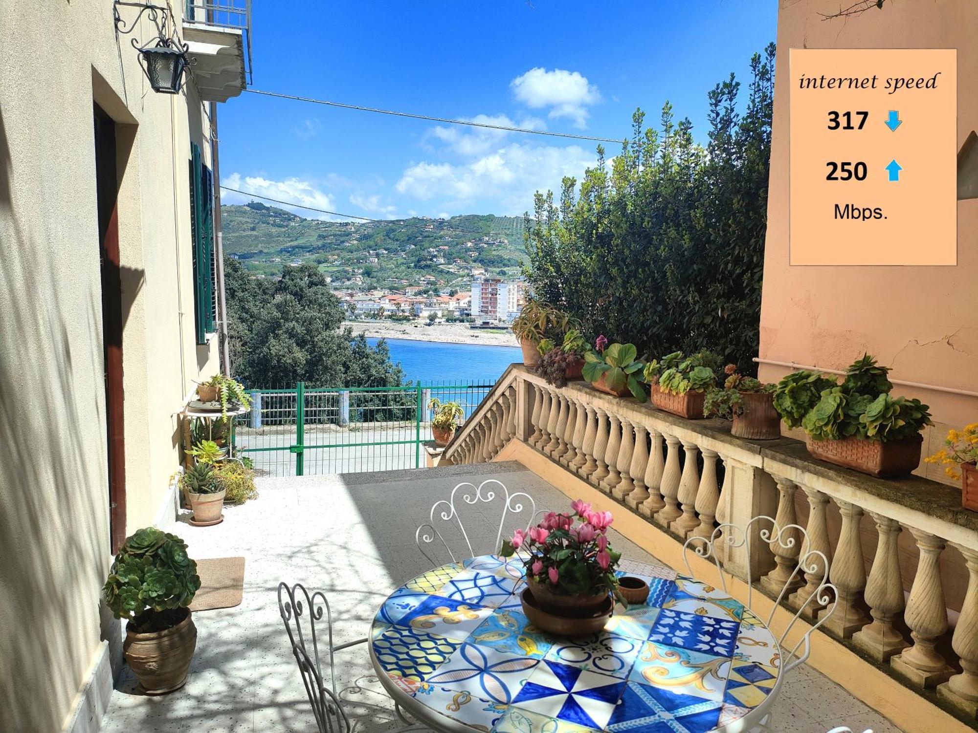 Panoramic Apartments In Villa In Center "The Beach And The Cliff" 1 Агрополи Екстериор снимка