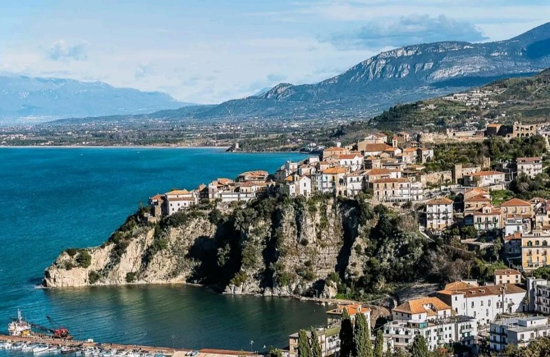Panoramic Apartments In Villa In Center "The Beach And The Cliff" 1 Агрополи Екстериор снимка