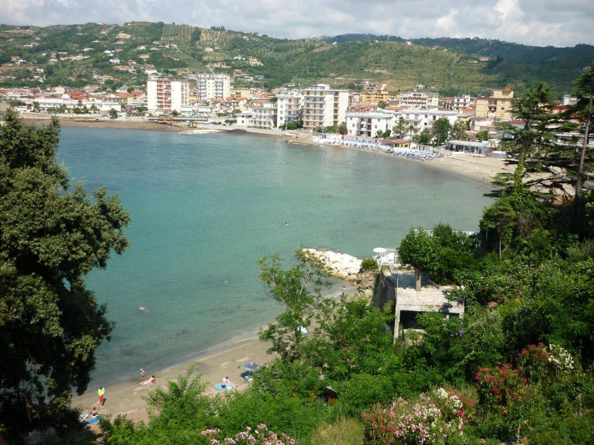 Panoramic Apartments In Villa In Center "The Beach And The Cliff" 1 Агрополи Екстериор снимка